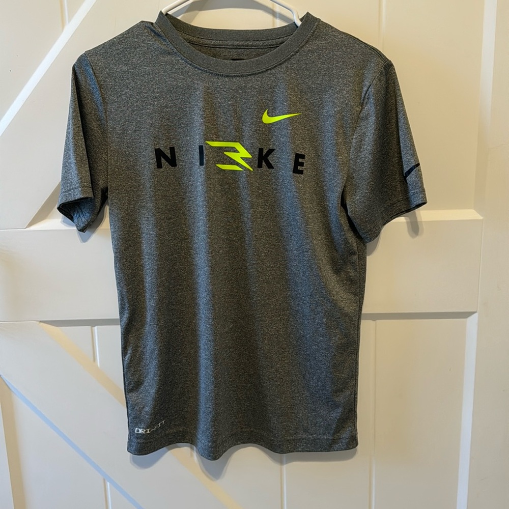 Nike boys t shirt size L